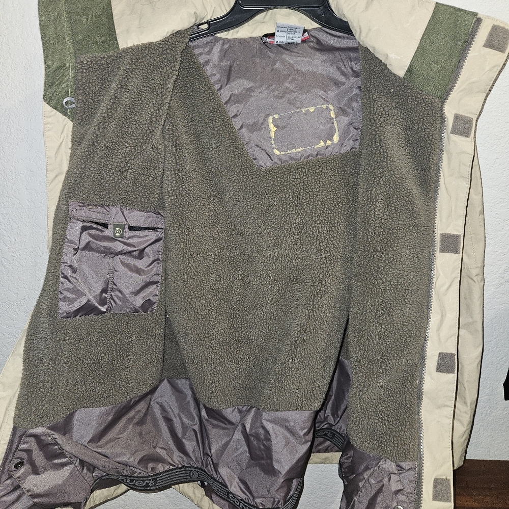 Convert Men's Beige Performance Jacket - Picture 5 of 5